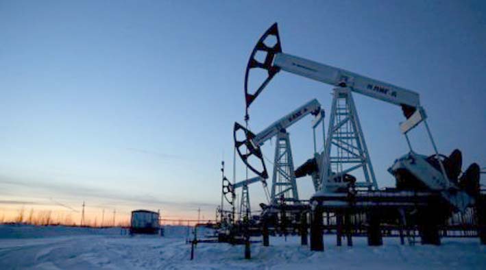 Surveillant la production américaine : Le pétrole monte à New York