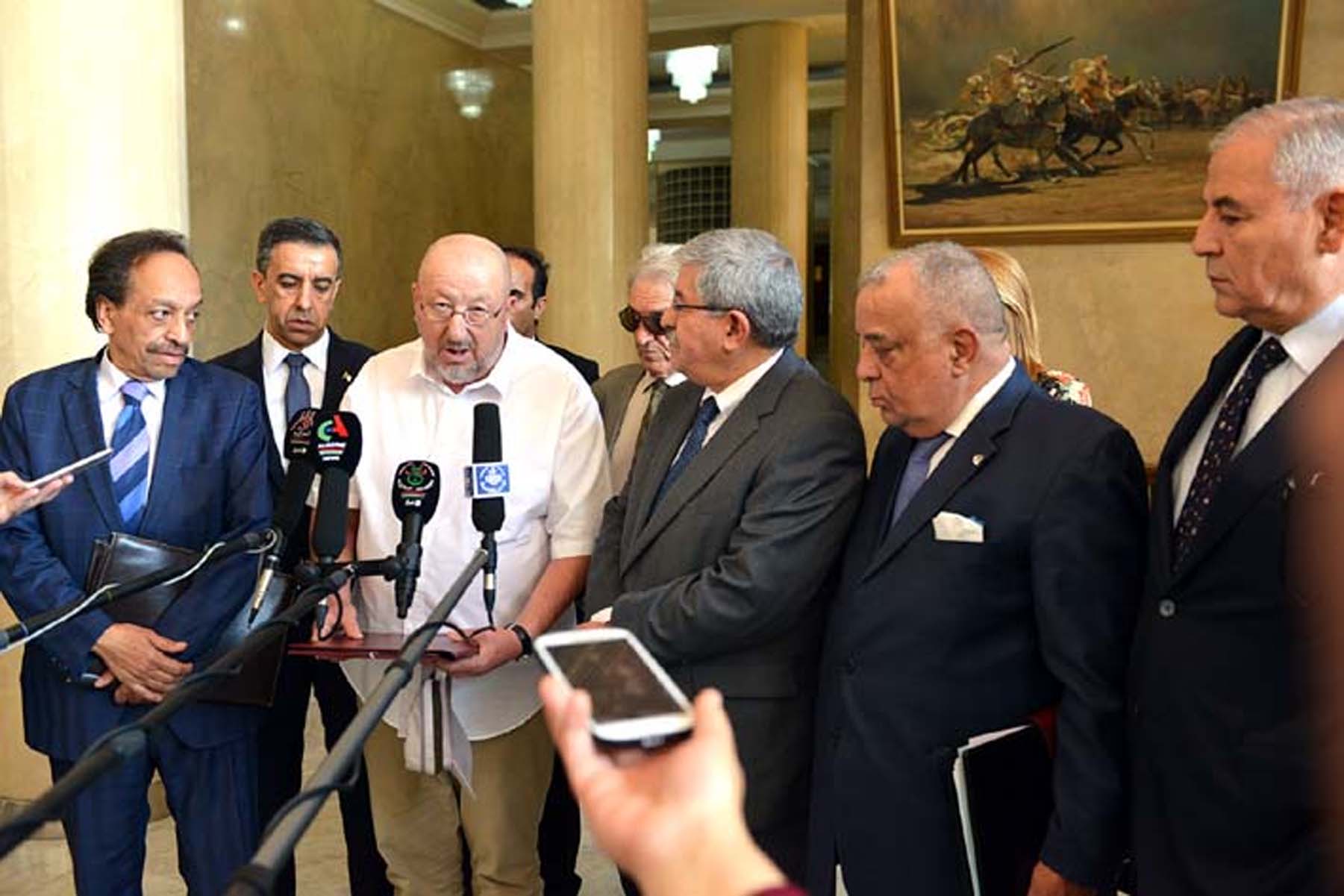 Dire la vérité aux Algériens sur les perspectives 2018/2020 : Situation financière difficile mais non insurmontable, partenariat public-privé et …