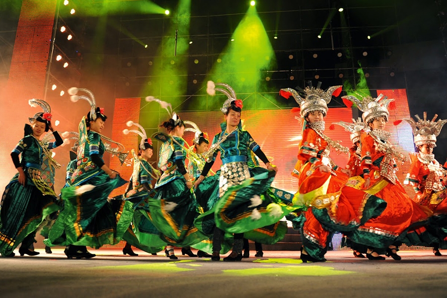 Le « Théâtre de danse et de chant de Guangxi » en Algérie