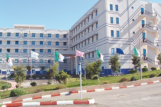 Etablissement hospitalier DR BENZERDJEB d’AÏN TÉMOUCHENT : 13 interventions chirurgicales de la scoliose réussies en trois jours