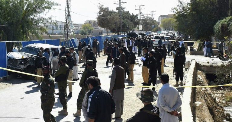 Pakistan: au moins 6 morts dont 5 policiers dans un attentat suicide
