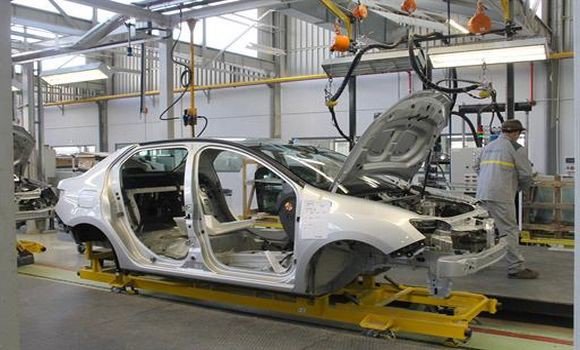 Industrie automobile: Yousfi insiste sur la fabrication des équipements de véhicules