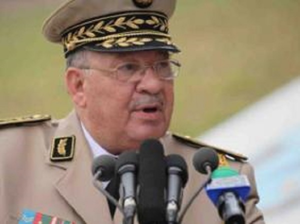 Gaïd Salah inaugure des structures militaires à Ouargla