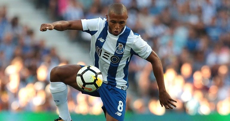 Brahimi reçoit les éloges d’une légende du football mondial
