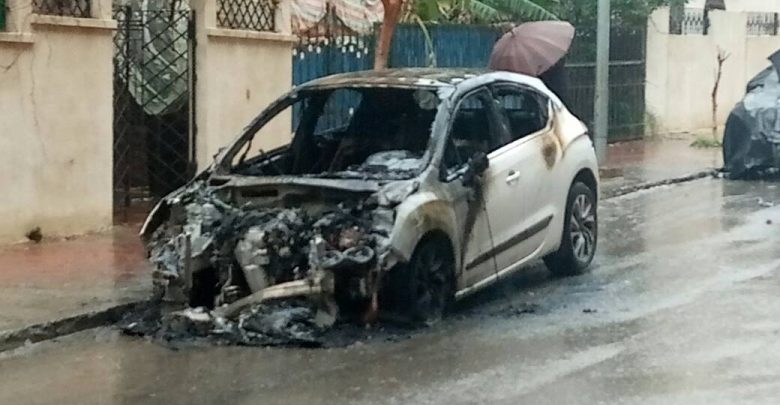 Aïn Abid: 12 véhicules détruits par les flammes