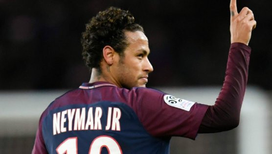 PSG : Les ultras déploient une banderole pour soutenir Neymar (Photo)