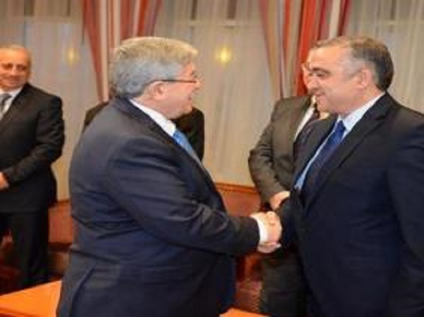 M. Ouyahia reçoit le ministre tunisien de l&rsquo;Intérieur