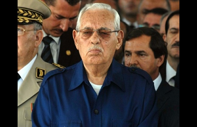 La famille d’Ali Kafi fait don de livres à la bibliothèque nationale d’Algérie