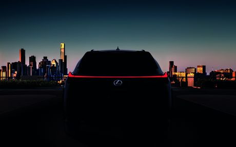 Salon de Genève 2018 : Lexus tease le crossover UX