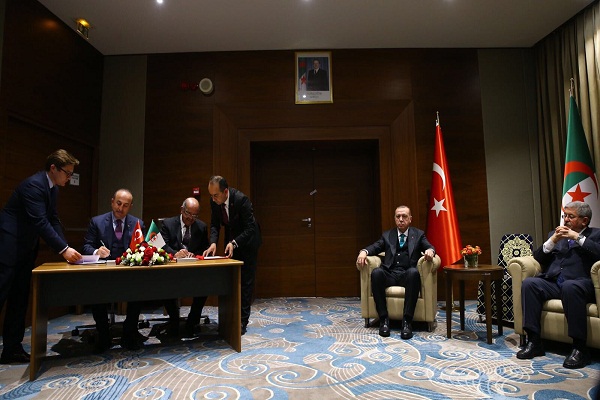 Alger et Ankara signent 7 accords de coopération