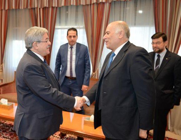 Ouyahia reçoit le président du Conseil palestinien de la jeunesse et des sports