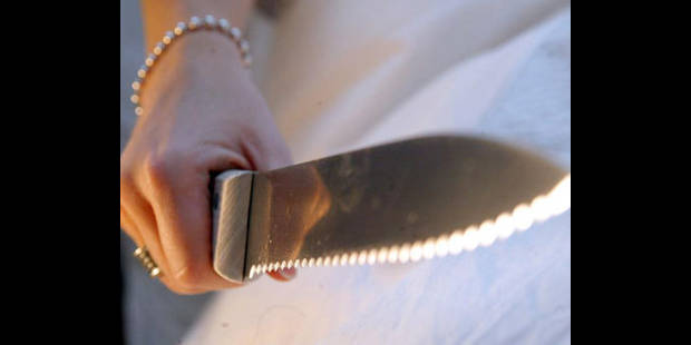 Il rentre en retard à la maison sa femme le…tue!