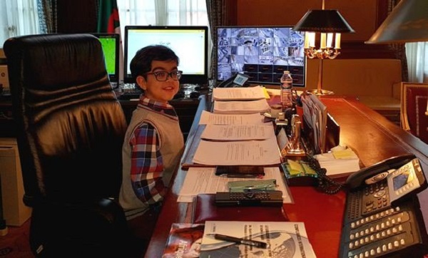 Imad « ambassadeur d&rsquo;honneur » d&rsquo;Algérie en France le temps d&rsquo;une journée