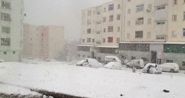 Bloqués par les fortes chutes de neige : Réouverture de plusieurs tronçons routiers à Jijel