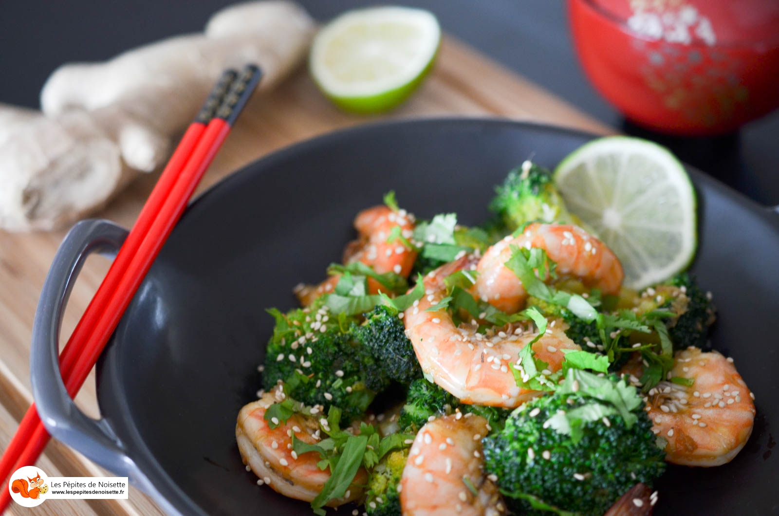 Sauté de crevettes au gingembre