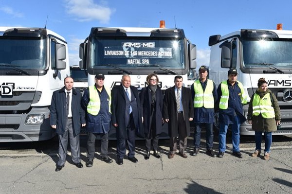 Livraison de 771 véhicules Mercedes-Benz
