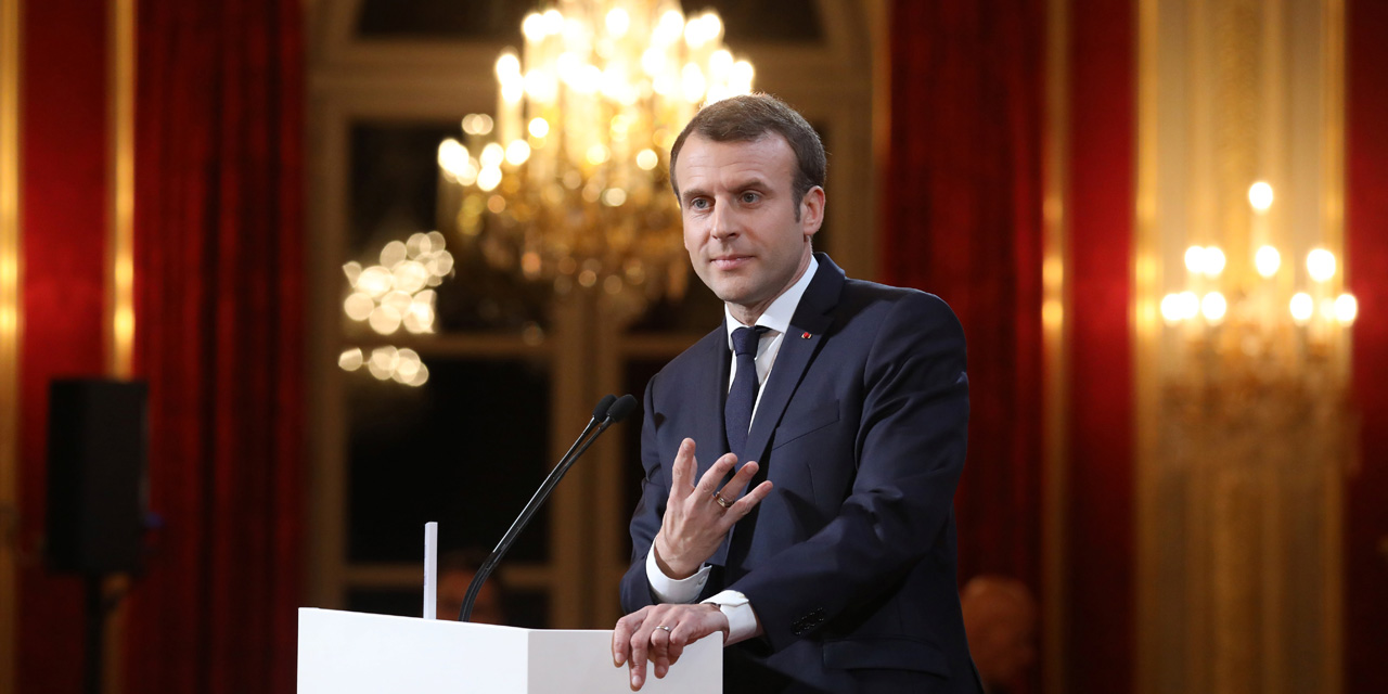 Macron prépare une réorganisation « complète » du culte musulman en France
