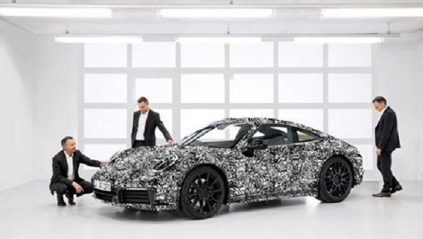 Volkswagen Group : Porsche tease la nouvelle 911