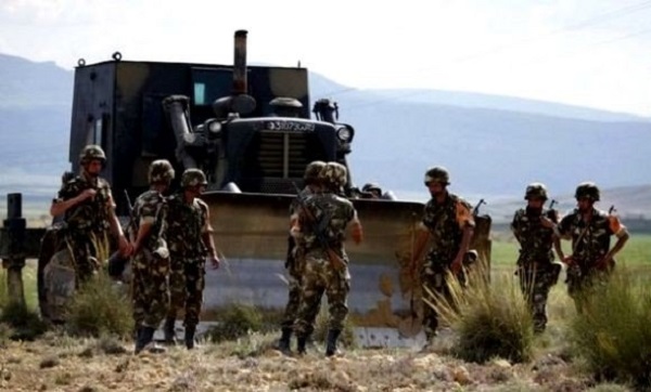 Arrestation de 5 éléments de soutien aux groupes terroristes et destruction de 2 bombes artisanales à Bouira (MDN)