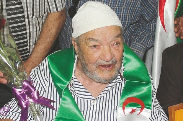 ANNABA : La Radieuse rend visite et honore la famille du moudjahid Amar Benaouda