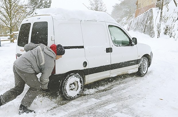 Intempéries au centre du pays Neige, inondations et routes bloquées
