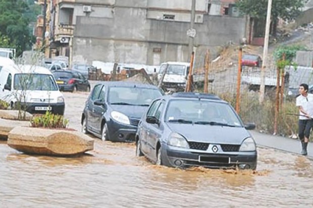 Pluies torrentielles dans la nuit de samedi à dimanche : Plusieurs quartiers de la ville d’El-Tarf bloqués