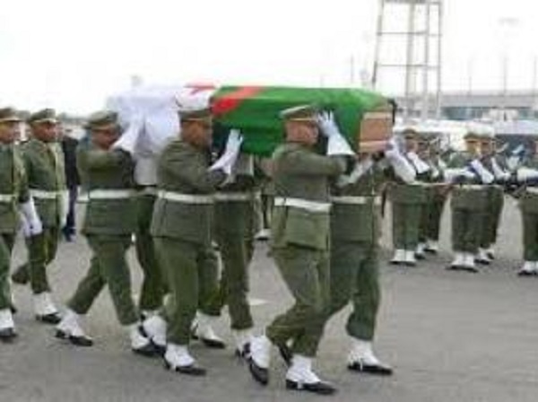 Arrivée de la dépouille du défunt moudjahid Amar Benaouda à Annaba