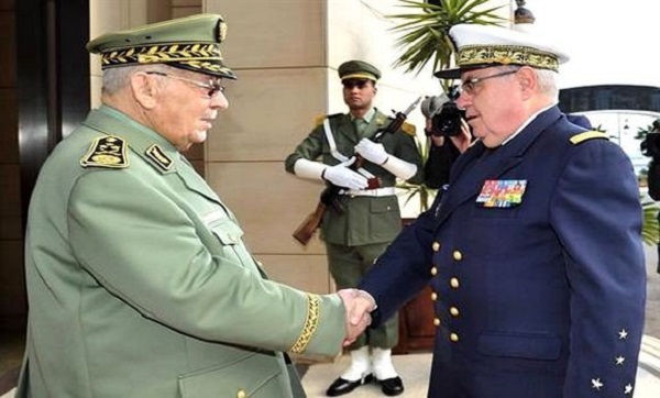 Gaïd Salah reçoit le chef d&rsquo;Etat-Major particulier du président français