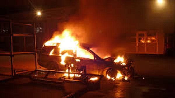 Guelma : Une voiture prend feu dans un garage à Oued-Zenati