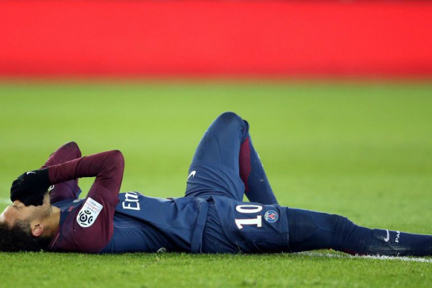 PSG : Neymar évacué sur Civière face à Marseille