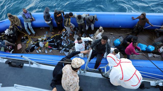 Le nombre de demandes d&rsquo;asile dans l&rsquo;UE a diminué de moitié