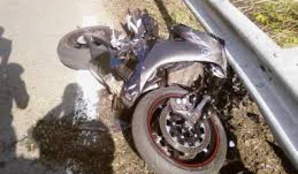 Guelma : Trois blessés, dont deux graves, dans un choc entre une moto et un taxi