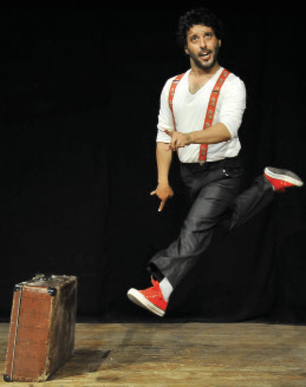 Fodil Assoul en spectacle au Théâtre communal Humour facile et abus de calembours