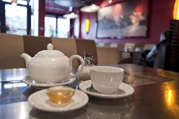 MASCARA : Un si curieux « café pour femmes » !