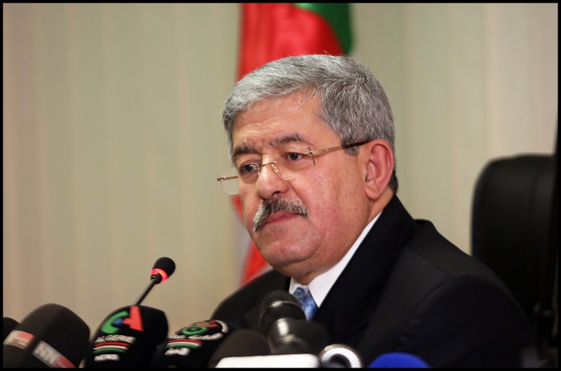 Ouyahia : l’Algérie est toujours maîtresse de ses décisions politiques en dépit de l’effondrement des prix du pétrole