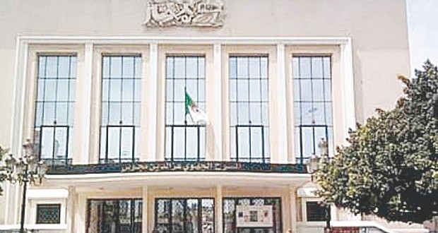 Tournées théâtrales maghrébines d’Annaba : Le monologue tunisien «Selfie» reçoit un bon accueil du public