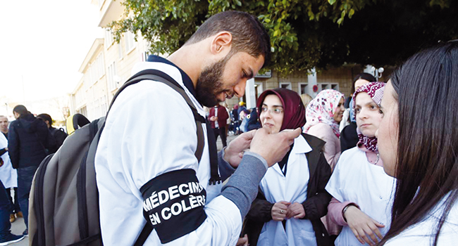 Gréve des étudiants et des médecins résidents : La tutelle déterre la hache de guerre