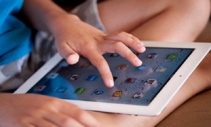 Dangers de l’Internet: appel à être vigilants à l’égard des produits d’information destinés aux enfants