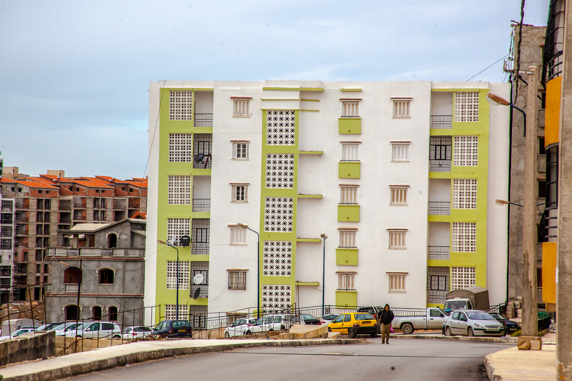 Livraison des logements: Temmar presse les walis