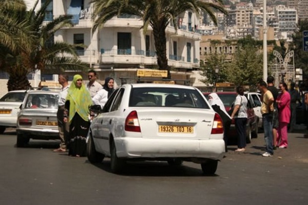 El-Abiodh-Sidi-Cheikh: Les clandestins poussent les taxis à la protestation