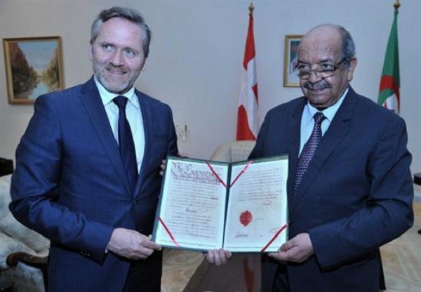 Messahel remet à son homologue danois une copie du Traité de paix entre les deux pays