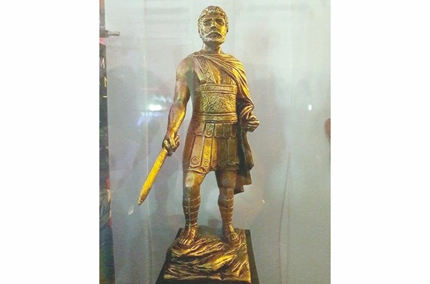 LE MARCHÉ A ÉTÉ PROVISOIREMENT ATTRIBUÉ : Une statue à l’effigie de Massinissa à Alger