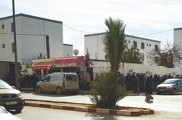 À ROUIBA, LES DEUX PRODUITS SONT VENDUS EN CONCOMITANCE : Vous voulez du lait en sachet ? Achetez aussi du lait de vache !