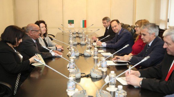 Messahel s’entretient à Sofia avec son homologue Bulgare