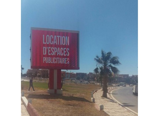 Les afficheurs contrevenants rappelés à l’ordre à Aïn El-Turck: Sept panneaux publicitaires démantelés sur l’axe menant à Bousfer