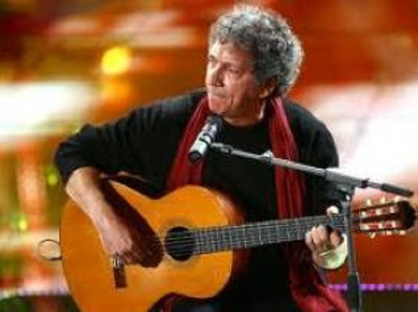 L&rsquo;artiste italien Eugenio Bennato anime un concert à Alger