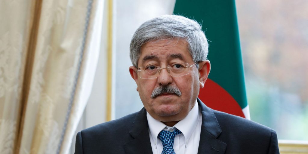 Décès-wali de Mila: Ouyahia adresse ses sincères condoléances à la famille du défunt