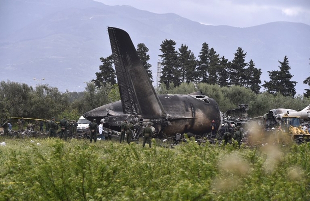 Dix jours aprés le crash de Boufarik L’Algérie continue d’enterrer les victimes