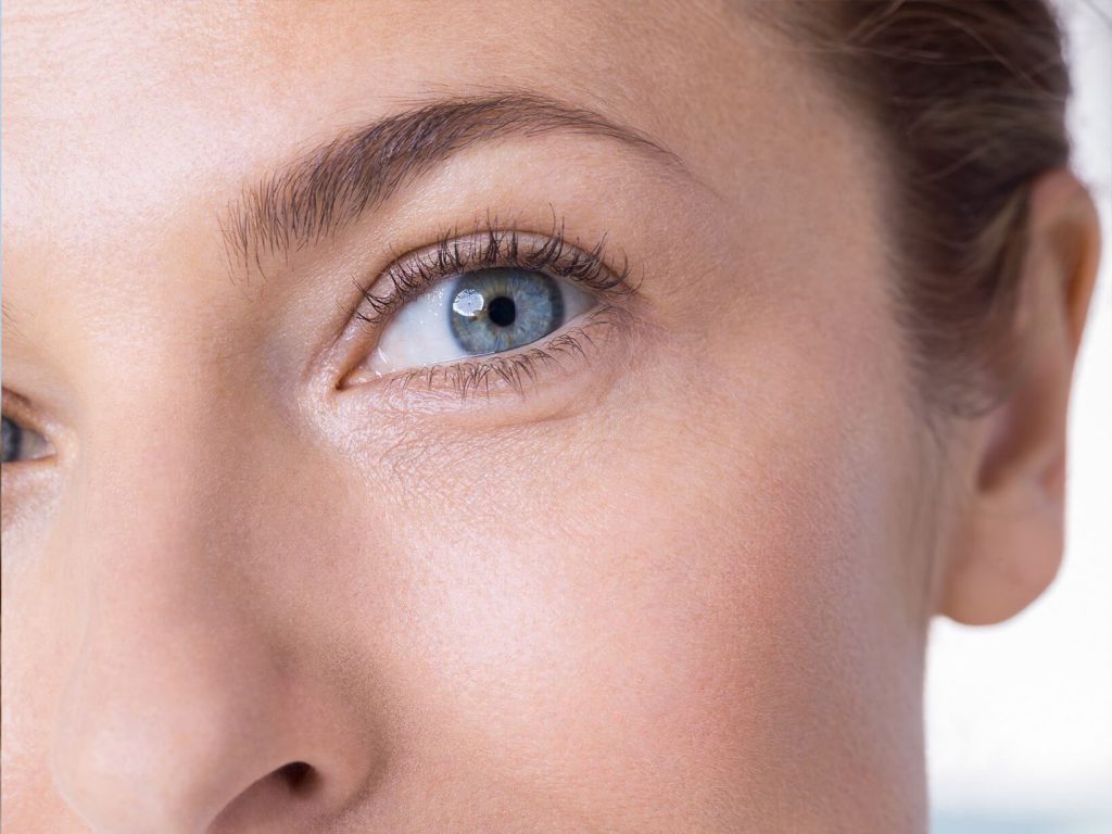 Contour des yeux : Le masque anti-yeux gonflés