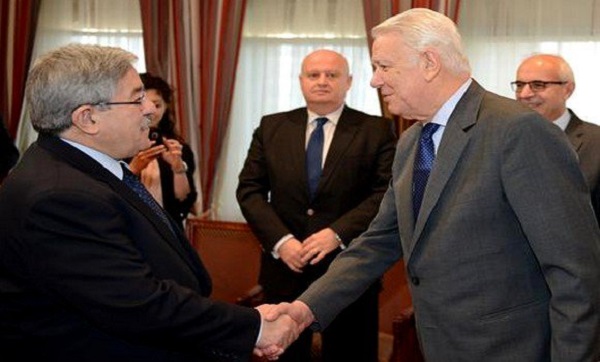 Ouyahia reçoit le ministre roumain des Affaires étrangères